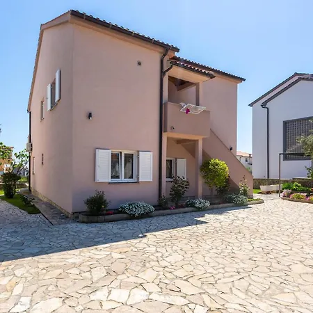 Cozy In Krk With Wifi Apartman