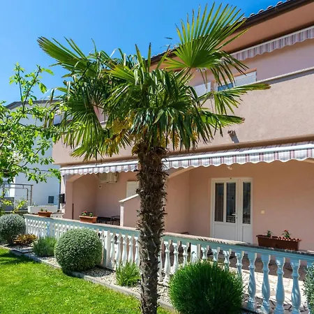 Cozy In Krk With Wifi Apartament Krk Town