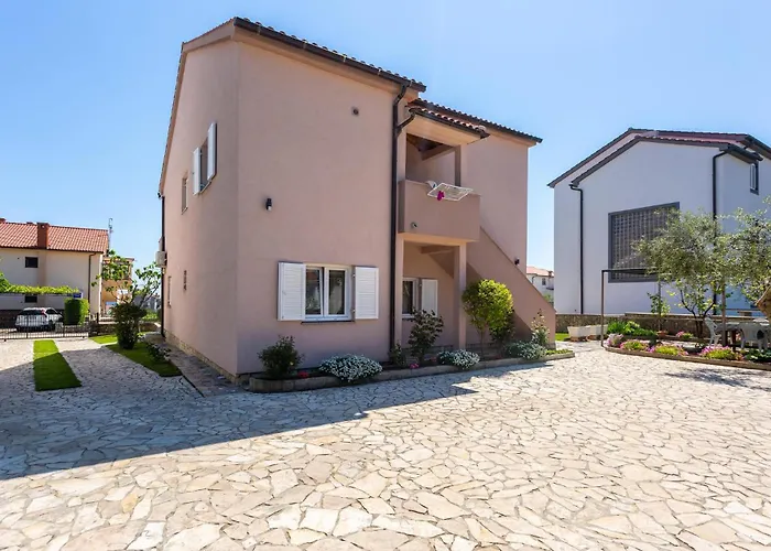 Cozy In Krk With Wifi Apartman